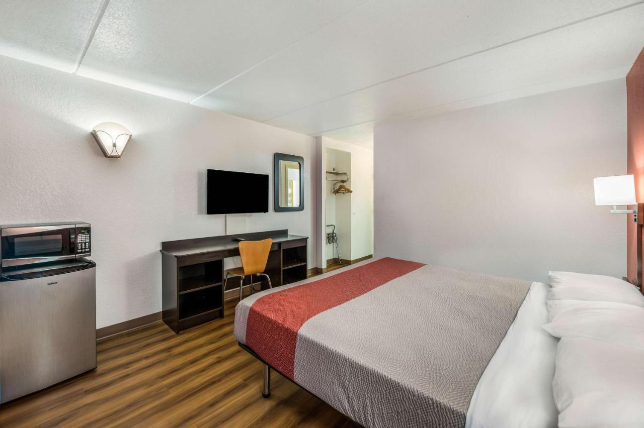 Motel 6-Henderson, Tx ภายนอก รูปภาพ